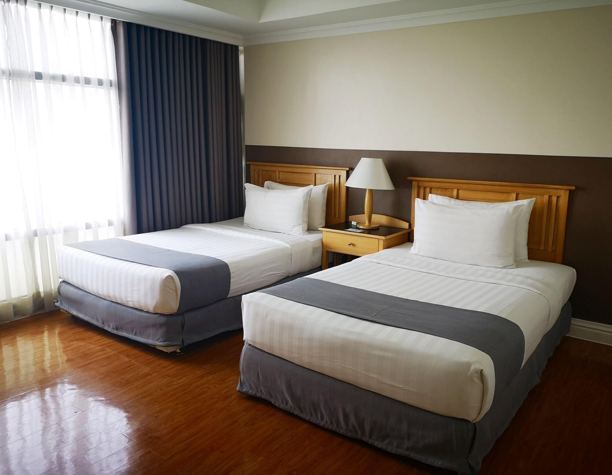 Infinity Tower Suites Makati City Exteriör bild