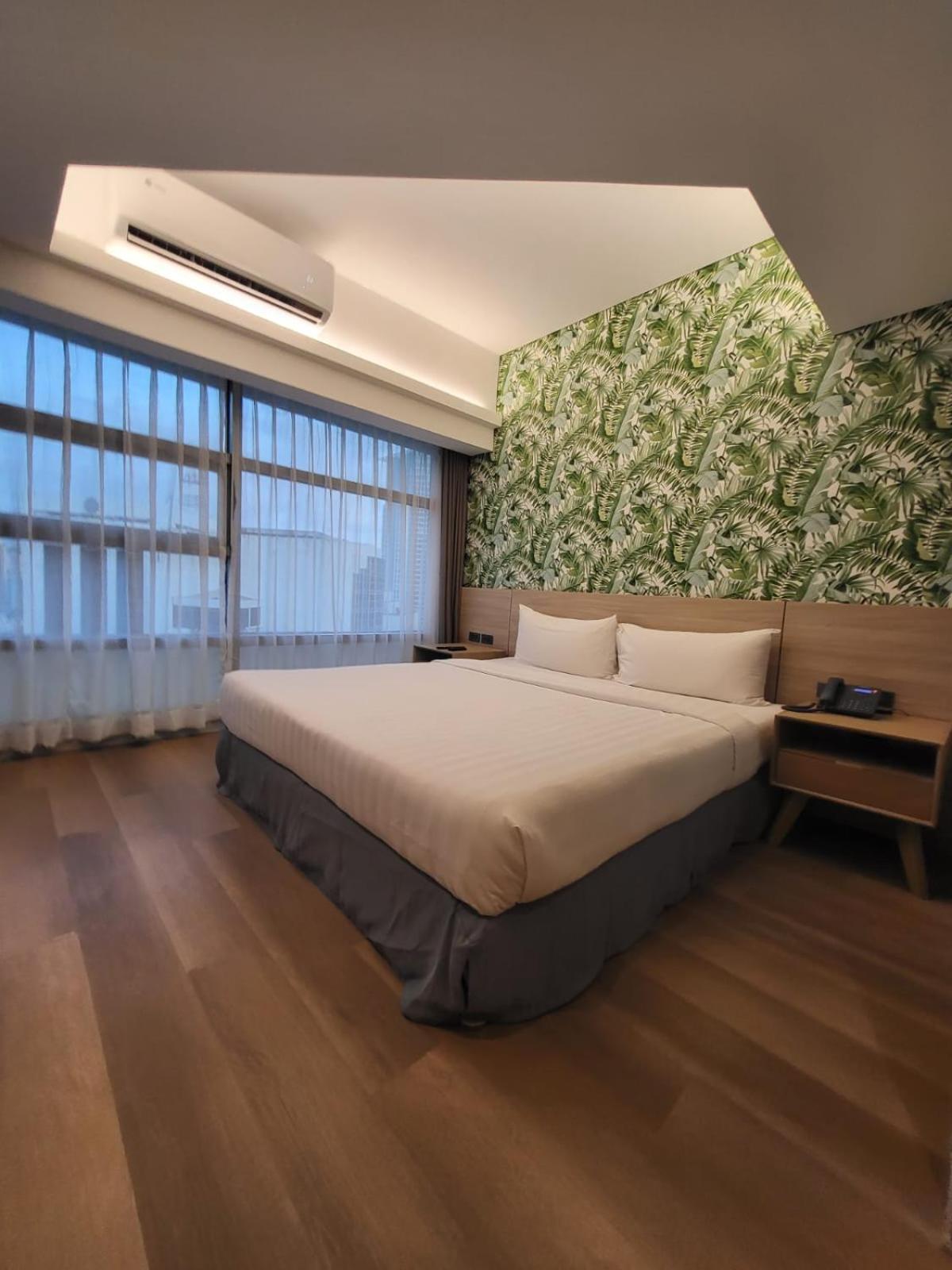 Infinity Tower Suites Makati City Exteriör bild