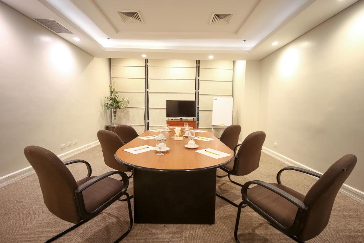 Infinity Tower Suites Makati City Exteriör bild