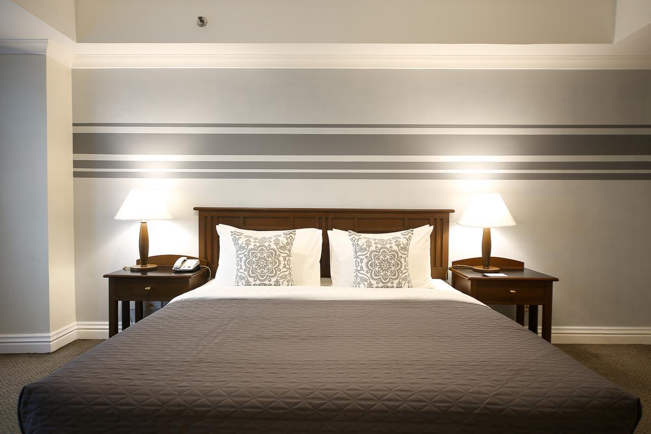Infinity Tower Suites Makati City Exteriör bild