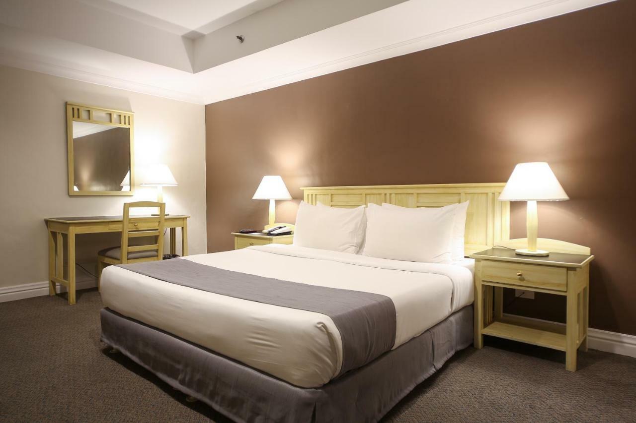 Infinity Tower Suites Makati City Exteriör bild
