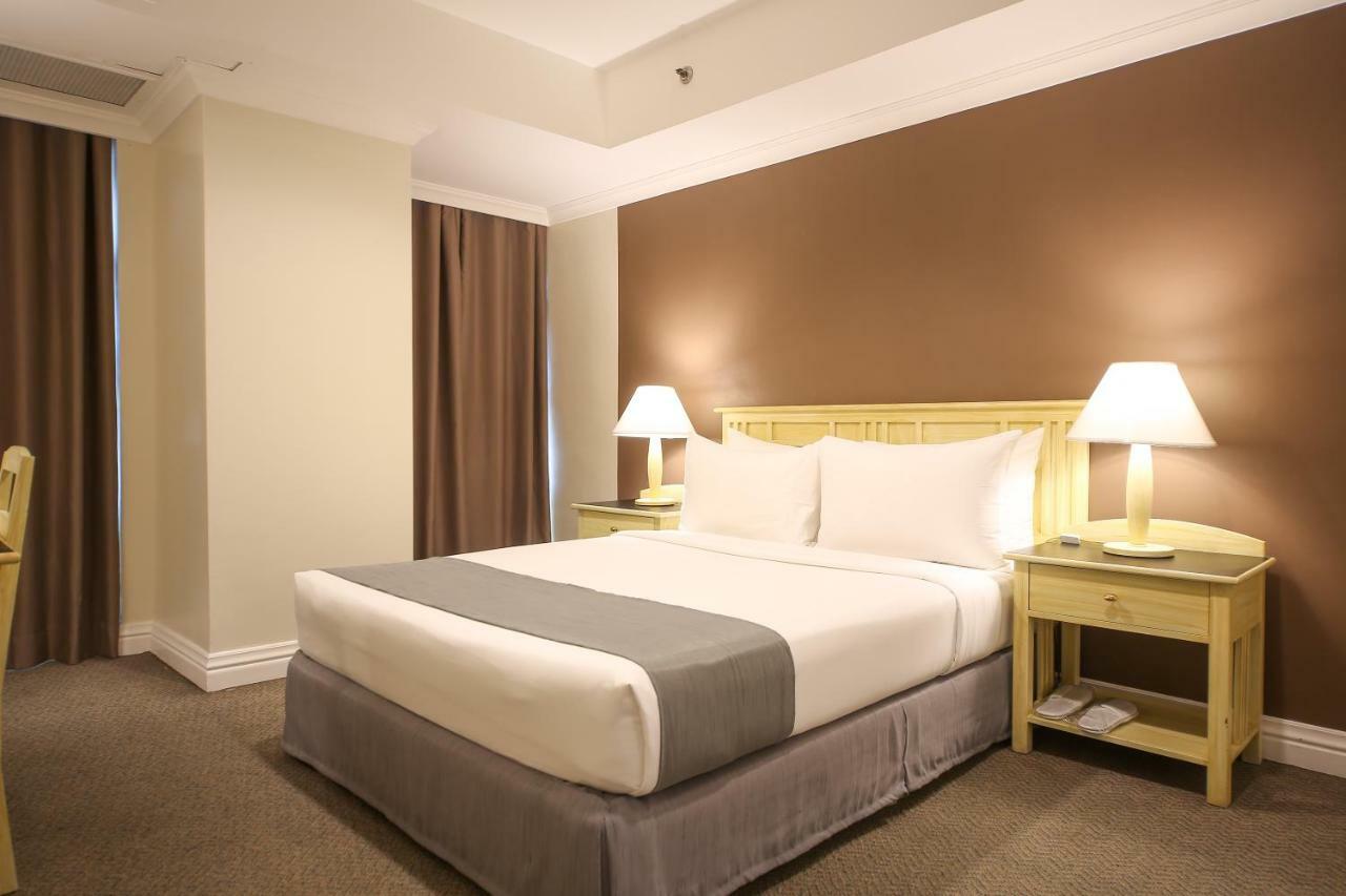 Infinity Tower Suites Makati City Exteriör bild