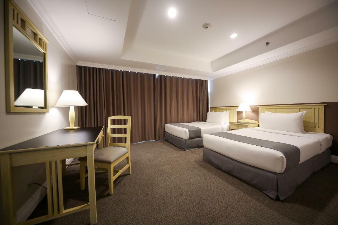 Infinity Tower Suites Makati City Exteriör bild